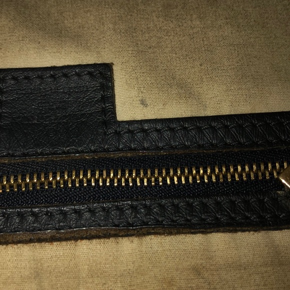 Authentic Louis vuitton bag - Picture 4 of 16